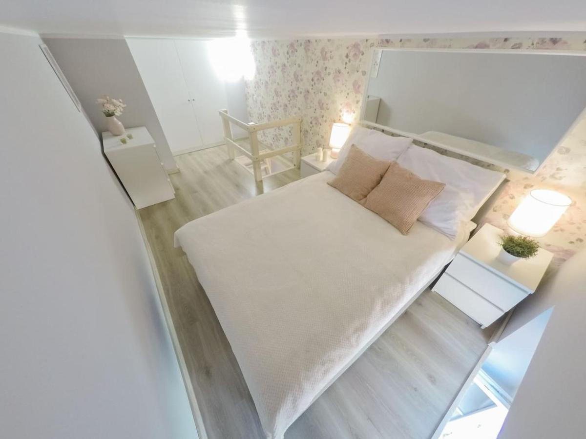Rynek 20/21 -Cosy New Apartment On The Market Square - 4 Bedrooms - 8 People Wroclaw Luaran gambar