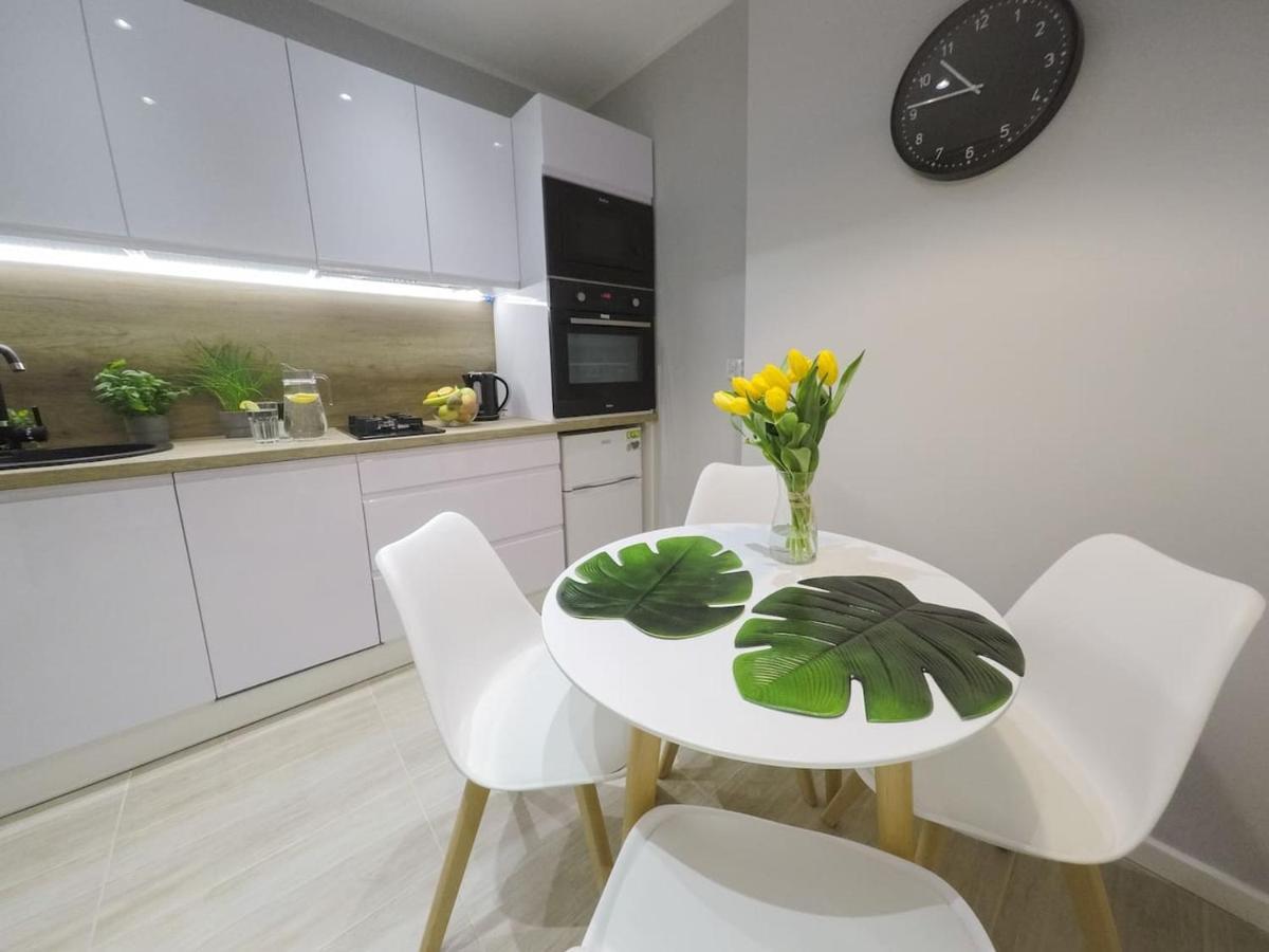 Rynek 20/21 -Cosy New Apartment On The Market Square - 4 Bedrooms - 8 People Wroclaw Luaran gambar