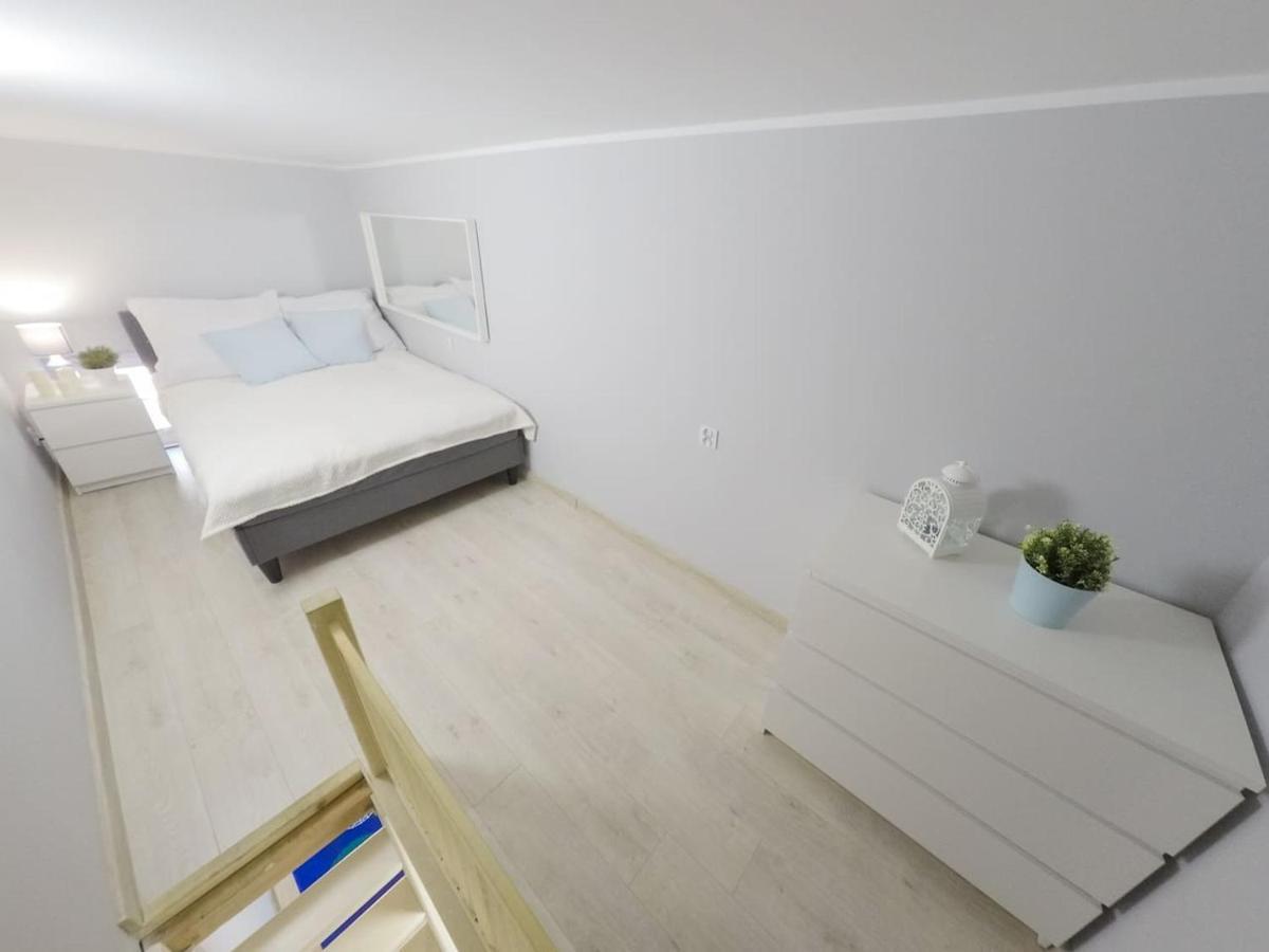 Rynek 20/21 -Cosy New Apartment On The Market Square - 4 Bedrooms - 8 People Wroclaw Luaran gambar